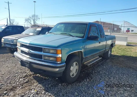 1998 Chevrolet K1500 Fleetside z USA, uszkodzony, nr VIN 2GCEK19R6W1223650